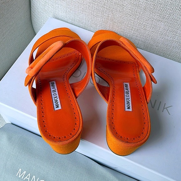 Manolo Blahnik Titubanew Linen Buckle Slide Sandals - Picture 3 of 7